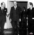 عکس/ سه مرد معروف نزدیک به شاه