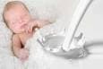 نقش مایعات و لبنیات در افزایش میزان شیر مادر