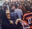 تصاویر تجمع پرسپولیسی‌های عصبانی جلوی باشگاه | شعارهای آنها را بشنوید + فیلم