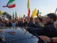نقل پاشی مرد عراقی هنگام استقبال از علی لاریجانی + ویدئو | پیاده شدن لاریجانی از خودرو و حضور در میان جمعیت | استقبال با شعار لبیک یا نصرالله