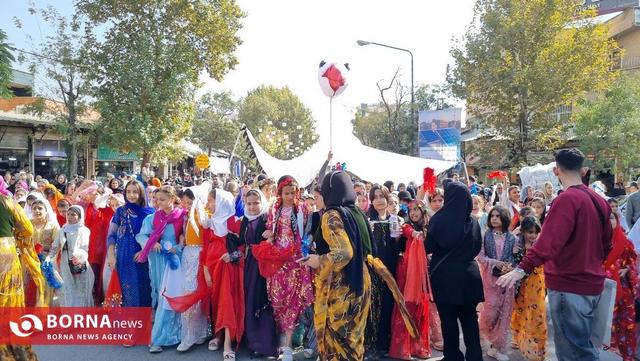 لکلکِ نمادین هجدهمین جشنواره تئاتر خیابانی مریوان به پرواز درآمد