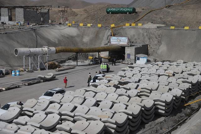 آذر ماه، خط پایان دوستی