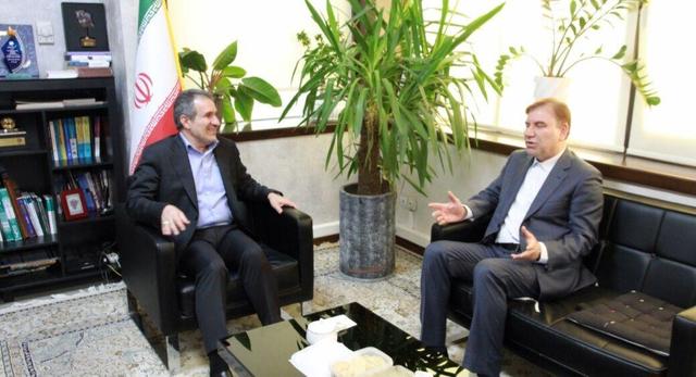 استاندار بوشهر بر ایجاد شهرکهای صنفی در حریم برخی شهرهای استان بوشهر تاکید کرد