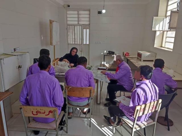 برگزاری دورههای آموزشی صنایعدستی در شهرستان دشتی