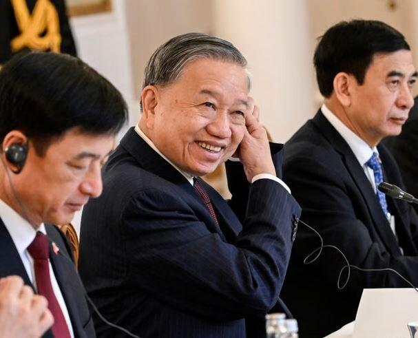 ممنوع الخروج شدن یک خبرنگار بیبیسی در ویتنام