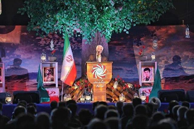 باید در مسیر شهدا ثابت قدم بمانیم