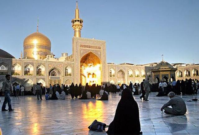 صاحبدلانی که زیر سایه حضرت خورشید اهل کرامت شدهاند