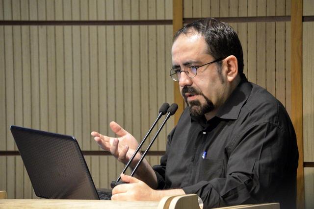 متأسفانه زندگی کوروش به دست عدهای شوونیست به پارهای افسانهها و تخیلات آغشته شده