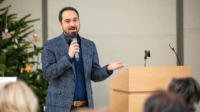 آقای شهردار بسته حاوی پودر سفید را تحویل نداد + عکس | او به نگهداری مواد مخدر متهم شد