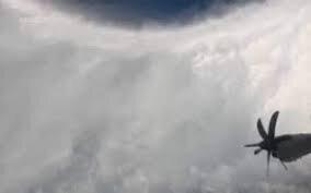 تصاویر خیرهکننده از درون چشم طوفان ملیسا | ویدئو