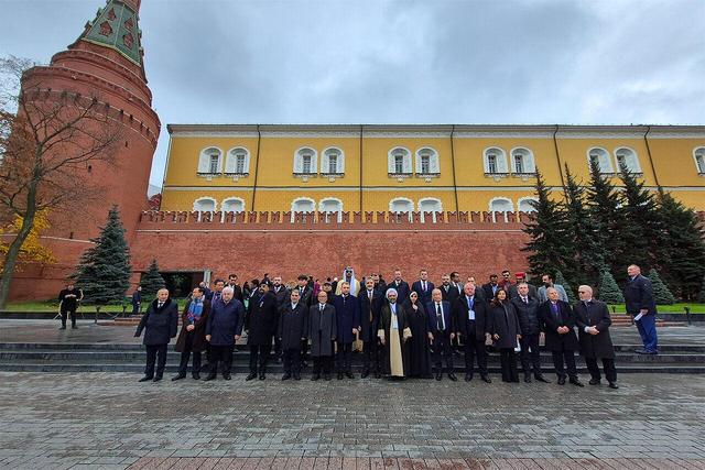 ادای احترام هیأت پارلمانی ایران به قربانیان جنگ در روسیه