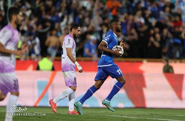 استقلال ۳۰۰ هزار یورو جریمه شد