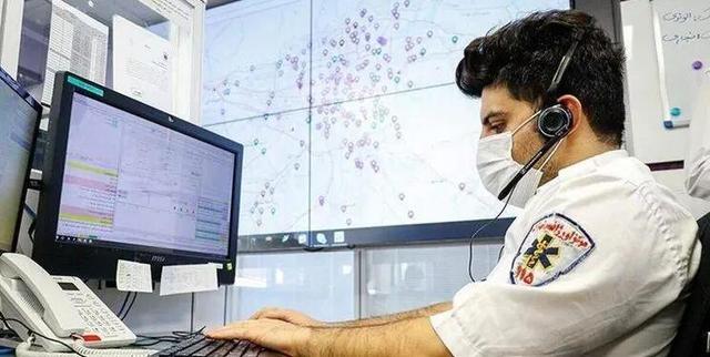 جانبخشِ پشت تلفن؛ پرستارانی که با صدا نجات میدهند