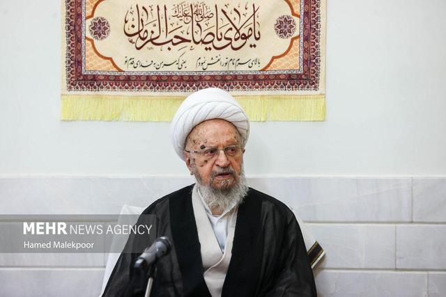 آیت الله مکارم شیرازی:بایدبه ازدواج، اشتغال و مسکن جوانان توجه جدی شود