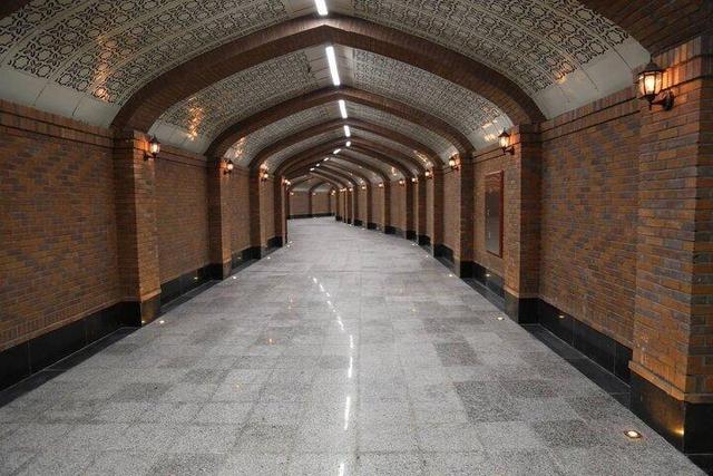 احداث سازه ورودی شرقی و تجهیز زیرگذر گلوبندک تهران