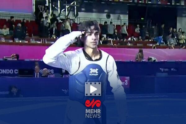 احترام نظامی ابوالفضل زندی به پرچم ایران پس از کسب مدال طلا