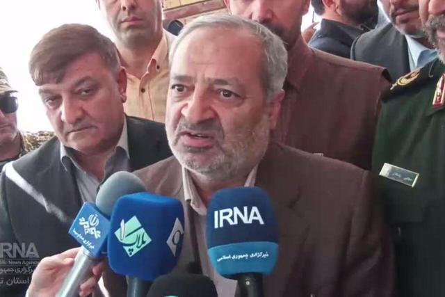 فیلم/ رونمایی از سه جلد کتاب تربیتی با نام "از ایرانمان دفاع می کنیم"