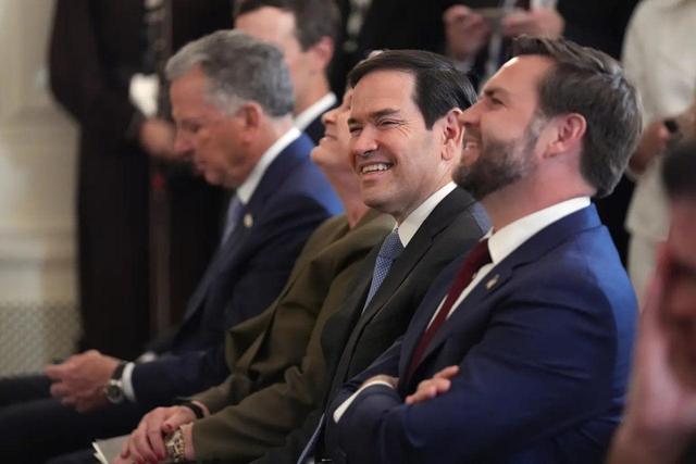 رقابت زودهنگام جمهوریخواهان برای انتخابات ۲۰۲۸؛ ونس روبیو را بهترین دوست خواند