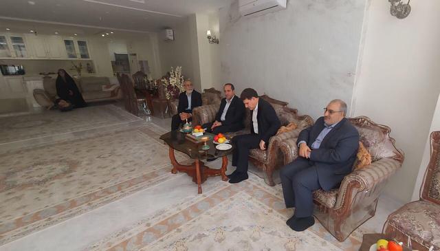 دیدار معاون سیاسی وزیر کشور با خانواده شهید «عمران رفیعی » در اصفهان