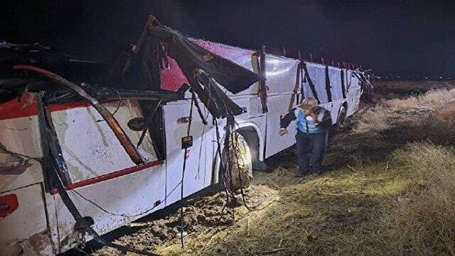 یک کشته و ۱۷ مصدوم در واژگونی اتوبوس زائران عتبات در ایلام