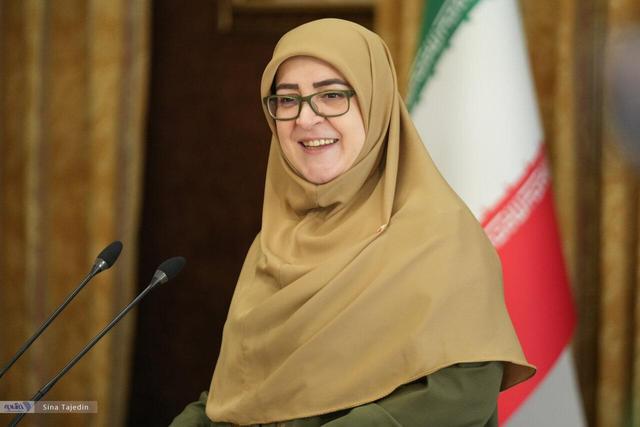 عکس | تصویری از ابراز علاقه جالب خانم سخنگوی دولت به یک خبرنگار پس از تعریف و تمجید