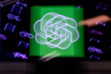 چتجیپیتی آمار کاربران دچار نشانههای روانپریشی یا تمایل به خودکشی را منتشر کرد