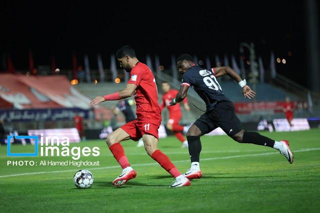 نیمه نخست/زور تراکتور و پرسپولیس به هم نرسید