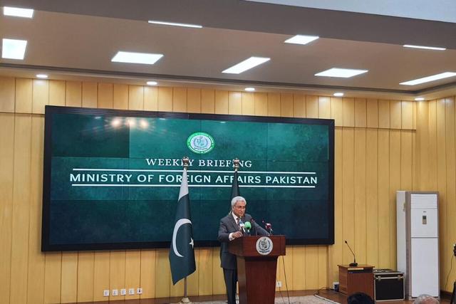 پاکستان از هر تصمیمی در راستای توسعه اقتصادی ایران استقبال کرد