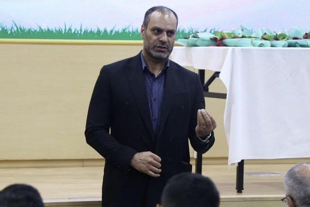 با وجود هزینه سنگین VAR، هر هفته سر ذوبآهن بریده میشود / از بازی بعد اجازه ورود VAR را نمیدهم