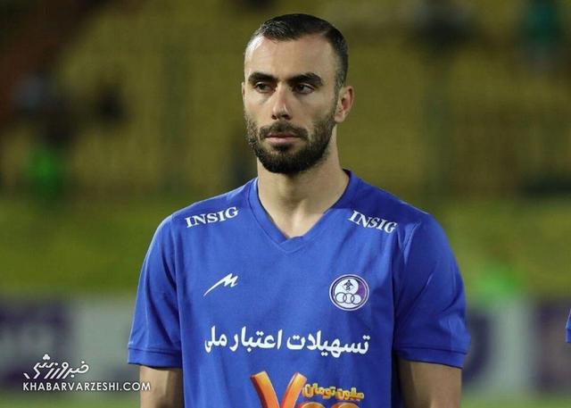 ستاره استقلال پیراهن را بالا کشید؛ شادی ویژه برای دربی رونمایی شد +عکس