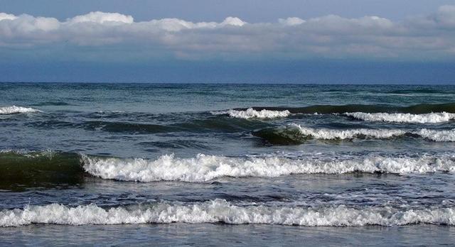 رگبار باران در نوار شمالی| دریای خزر مواج میشود