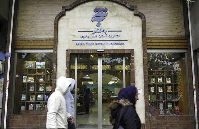 داستایفسکی هنوز و همیشه میفروشد؛ معضل بساطیهای کتاب خیابان انقلاب!