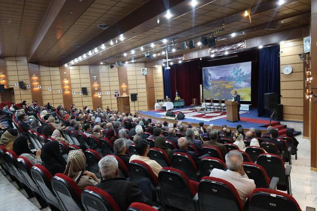 مروری بر ارتباط فرهنگی ایرج افشار با شهرستان بروجن