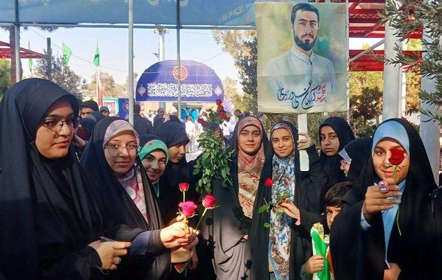 تجدید بیعت نوجوانان با "آرمان انقلاب" در بهشتزهرا(س) + فیلم