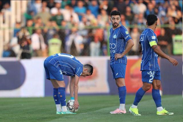 پیروزی استقلال مقابل آلومینوم اراک در نیمه نخست