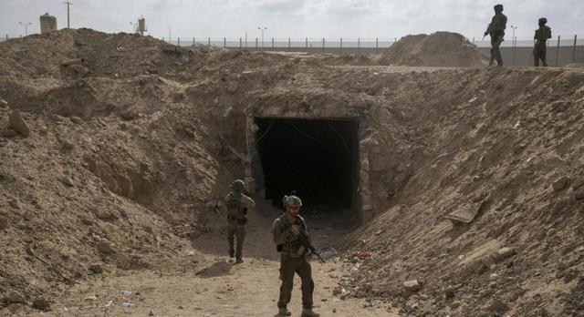 افشای ویدئوی تعرض شدید به یک اسیر در اسرائیل | ترفند متجاوزان برای پنهان کردن عملشان از دید دوربینها...