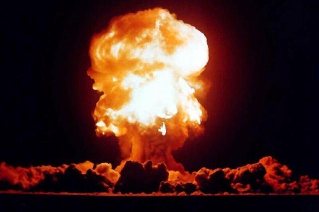 یک گام تا آخرالزمان هستهای؟ | پشت پرده دستور ترامپ؛ سالهای پیش رو با بحرانهای هستهای تعریف خواهد شد؟