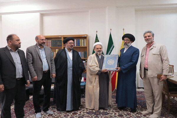 قرآن دستنویس یک بانوی تونسی به کتابخانه حرم رضوی اهدا شد