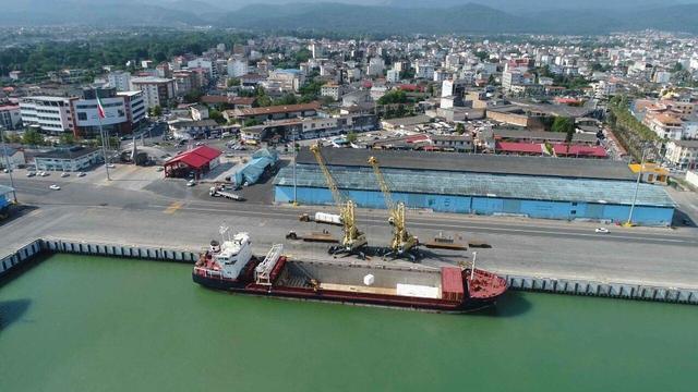 معاون وزیر راه: توسعه زیرساختهای بندر نوشهر شتاب میگیرد