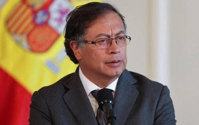 جلوگیری آمریکا از سوخت گیری هواپیمای رئیسجمهور کلمبیا