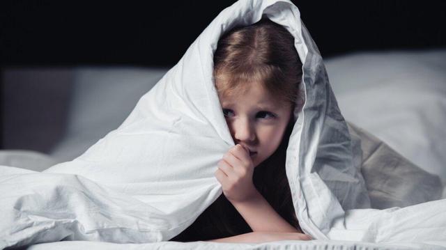 چرا در تاریکی چیزهایی میبینیم که واقعی نیستند؟