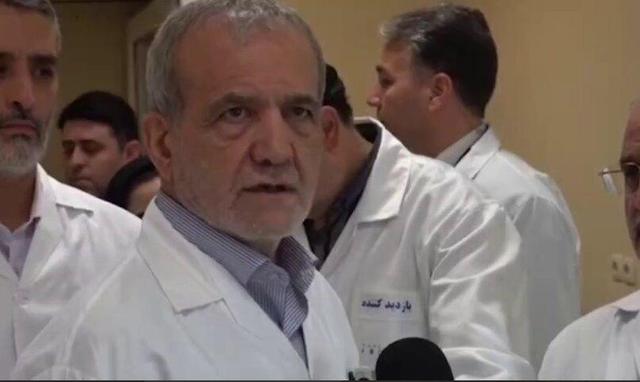 پزشکیان با ظاهری متفاوت در سازمان انرژی اتمی + عکس