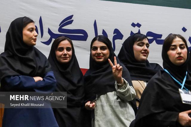 دخترانی نیمی از دانشجویان دانشگاه مهارت را تشکیل می دهند