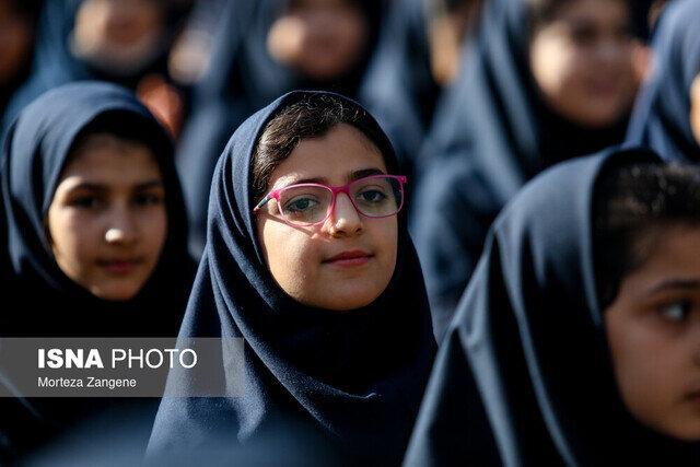 لزوم آموزش تهذیب و سیاست به دانشآموزان در مدارس