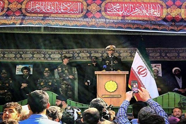 ملت ایران با بصیرت و ولایتمداری در برابر نظام سلطه ایستاده است