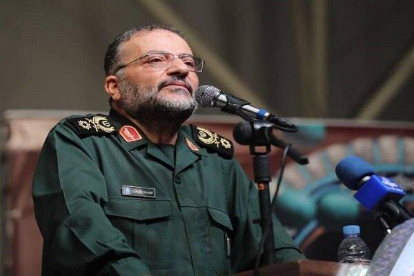 ملت ایران زنجیره سلطه را گسست و پرچم عزت و مقاومت را برافراشت