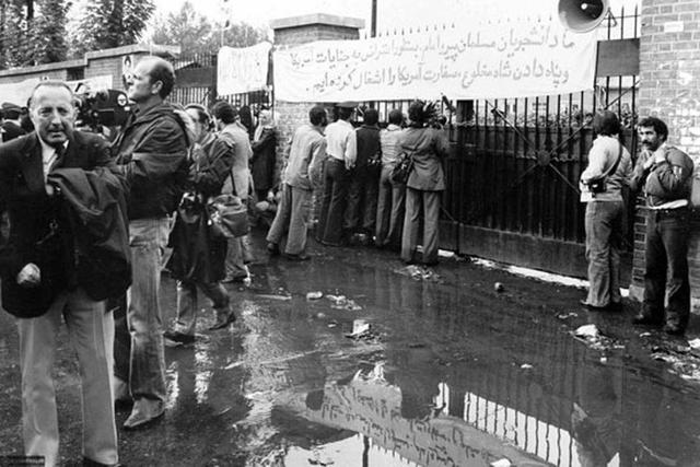 ببینید | روایت تسخیر سفارت آمریکا از زبان اولین فرمانده سپاه