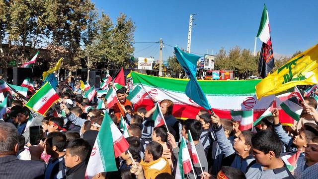 فریاد استکبارستیزی مردم همدان در روز ملی مبارزه با استکبار جهانی