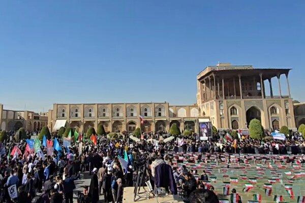 مردم اصفهان در میدان نقش جهان سنگ تمام گذاشتند