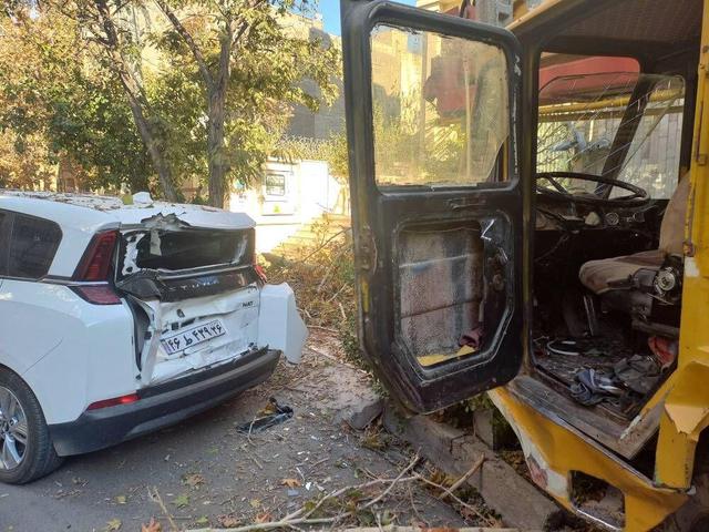 فیلم | تصادف جرثقیل با چند خودرو در مرکز شهر مشهد